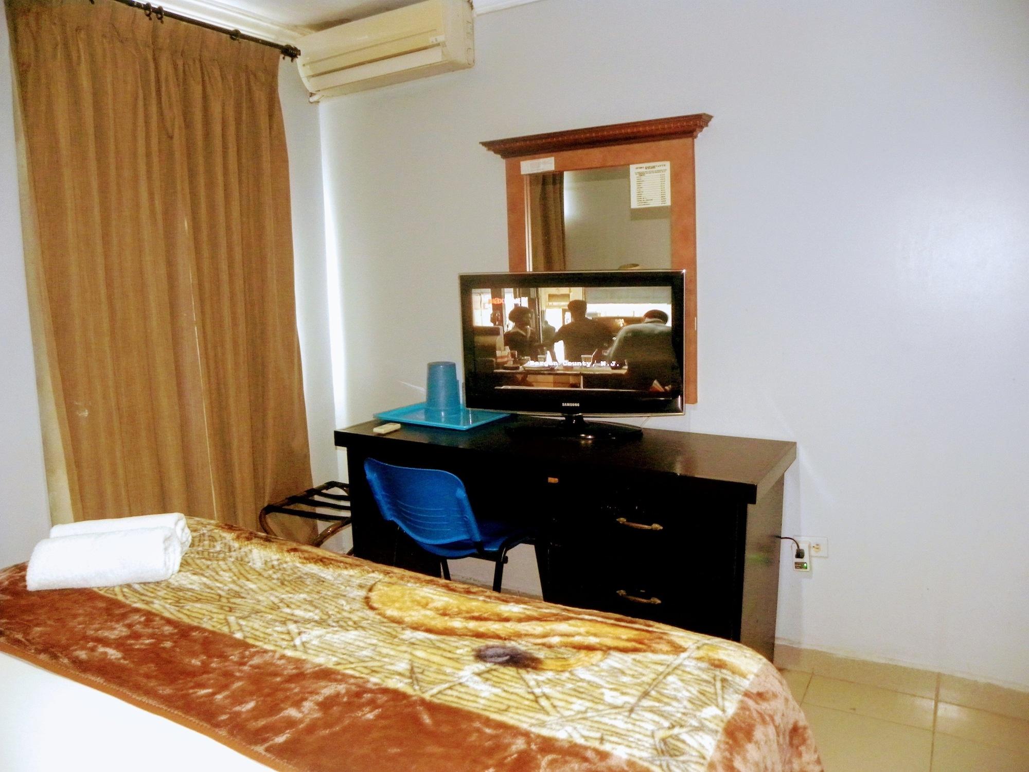 Meryland Hotel Колон Экстерьер фото